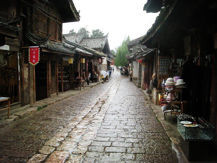 他以裁缝身份为掩护,拉姐弟入伍,姐姐壮烈牺牲,弟弟成为将军